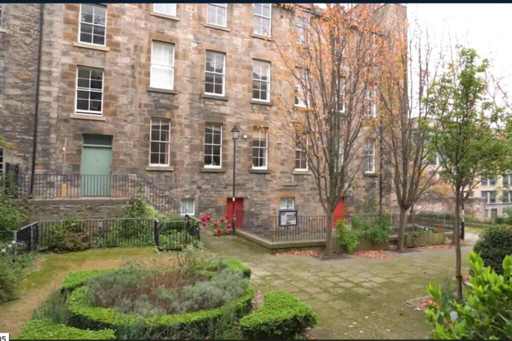 Jewel Of Royal Mile Apartment Edinburgh Bagian luar foto
